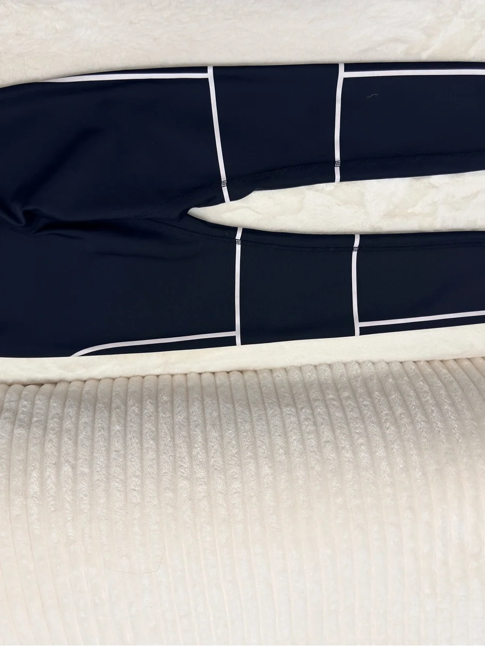 ALO Yoga Black Leggings with reflective  Line Graphics